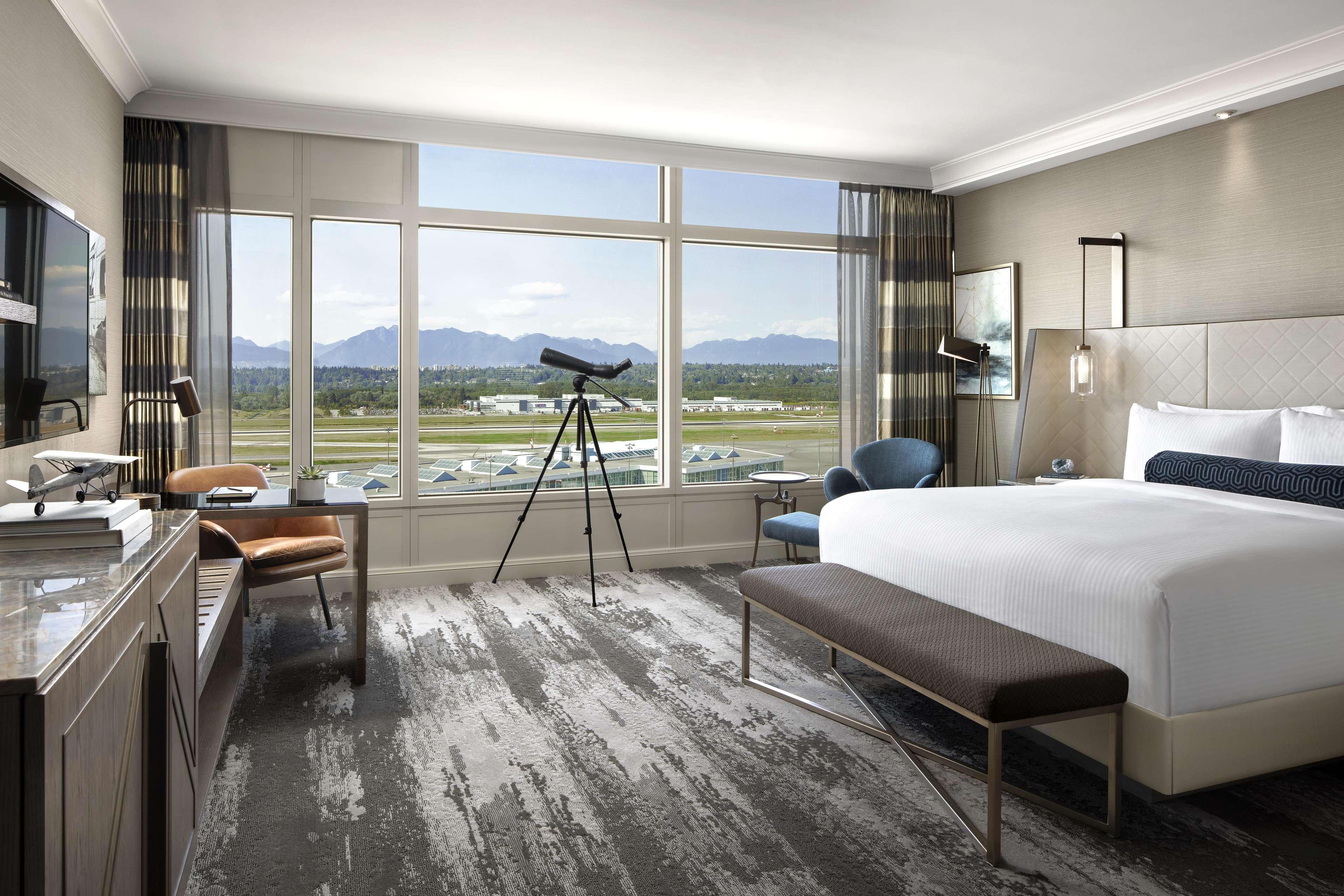 Fairmont Gold Runway Runway King Room with View