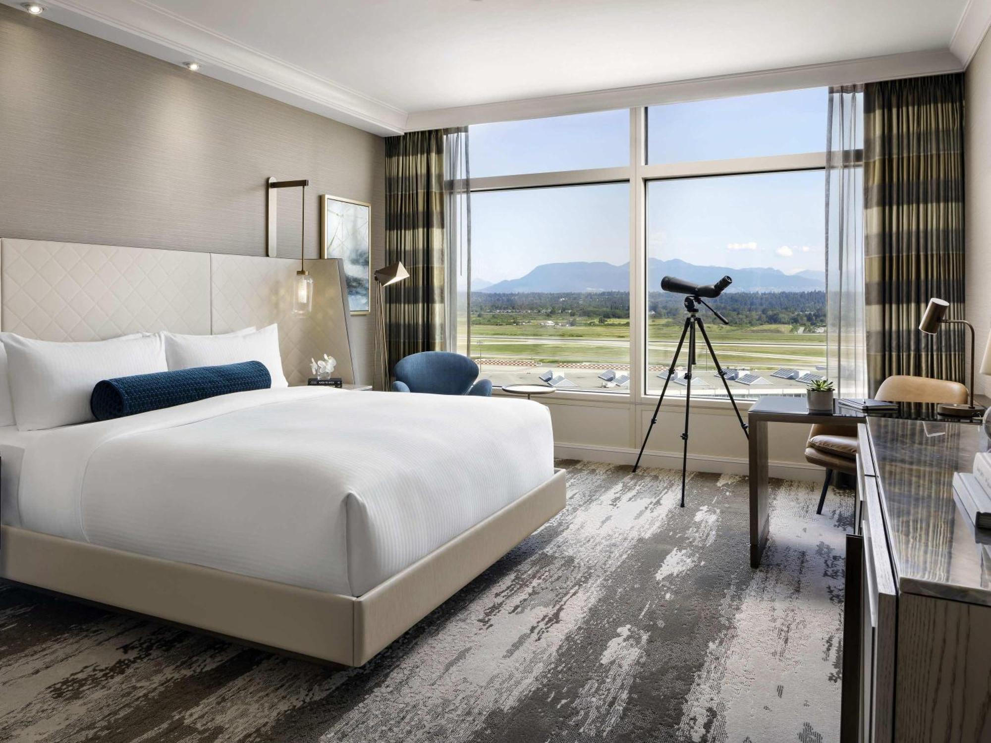 Fairmont Gold Runway Runway King Room View