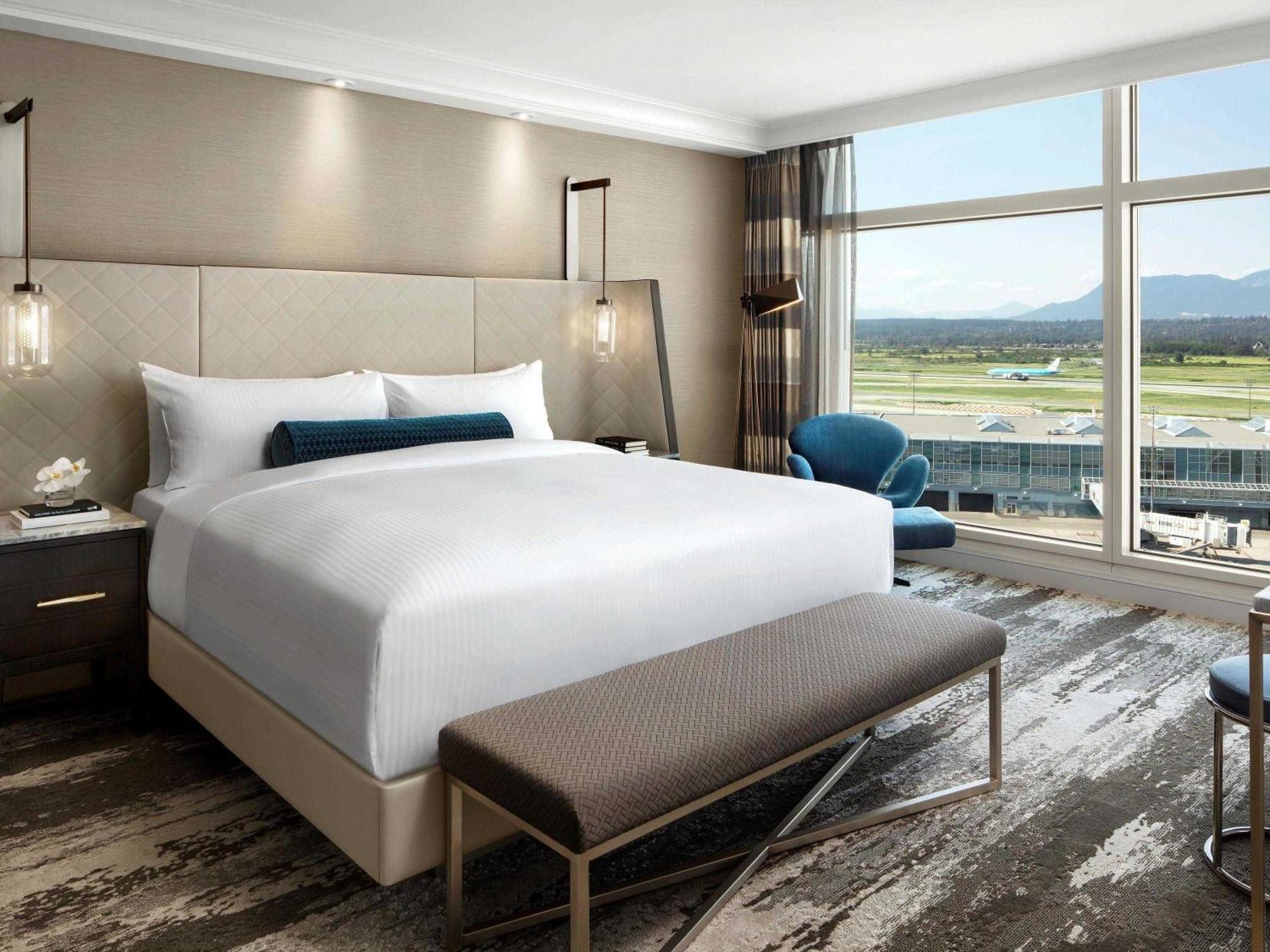 Fairmont Gold Runway Runway King Room View