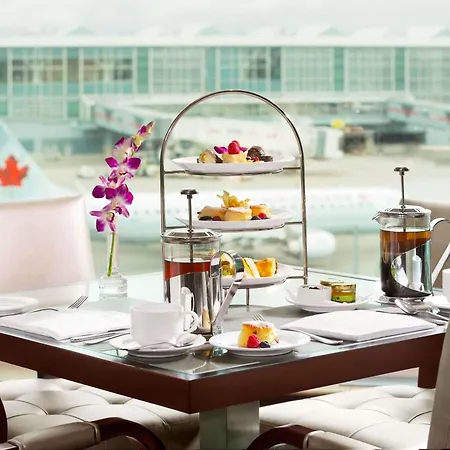 Fairmont Vancouver Airport In-Terminal Hotel-3